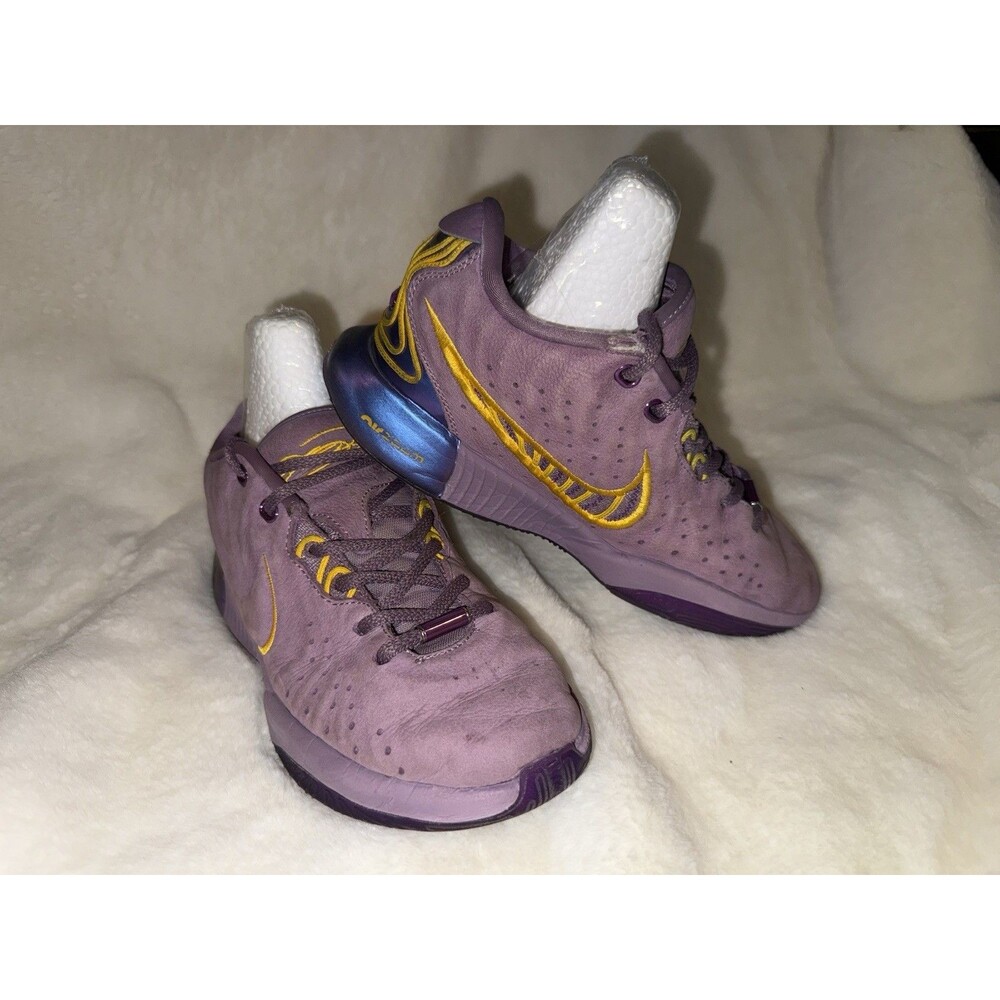 Nike LEBRON JAMES Nike Kids' Grade School Lebron XXI Basketball Shoes. Size 4.5